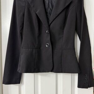 Bwear Black Tailored Blazer with Structured Shoulders